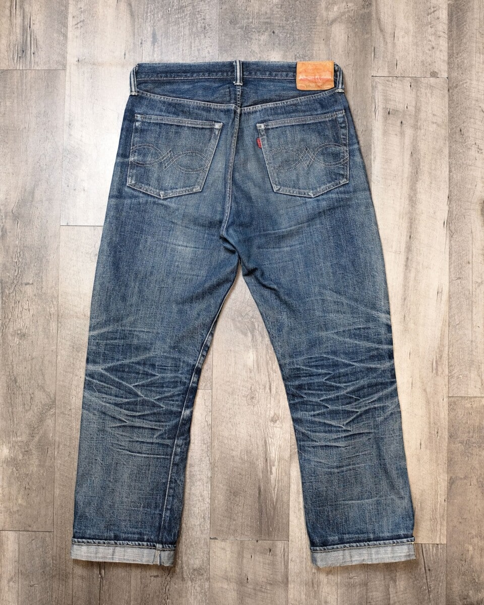 Brilliant Trick: Faded Jeans Look New Again - FARMHOUSE 40